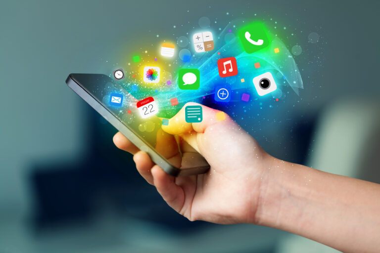सावधान ! Phone में भूल कर भी इंस्टॉल न करें ये APPS, बैंक अकाउंट हो सकता है खली