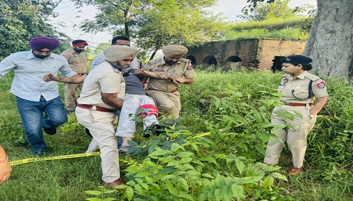 ਫਰੀਦਕੋਟ ‘ਚ ਨਾਮੀ ਗੈਂਗ ਦੇ ਸ਼ੂਟਰਾਂ ਤੇ ਪੁਲਿਸ ਵਿਚਕਾਰ ਝੜਪ, ਹਥਿਆਰਾਂ ਦੀ ਬਰਾਮਦਗੀ ਦੌਰਾਨ ਫਾਇਰਿੰਗ, ਮੁਲਜ਼ਮ ਦੀ ਲੱਤ ‘ਚ ਗੋਲੀ ਲੱਗੀ