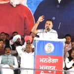 ਬਰਨਾਲਾ ‘ਚ ਰਾਹੁਲ ਗਾਂਧੀ ਦੀ ਰੈਲੀ: ਸਟੇਜ ਤੋਂ ਆਗੂਆਂ ਨੂੰ ਦਿੱਤੀ ਚਿਤਾਵਨੀ, ਕਿਹਾ- “ਟੀਮ ਪਲੇਅਰ ਬਣੋ ਨਹੀਂ ਤਾਂ….”