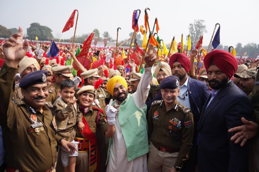 ਜਲੰਧਰ ਪਹੁੰਚੇ CM ਭਗਵੰਤ ਮਾਨ : PAP ਪਾਸਿੰਗ-ਆਊਟ ਪਰੇਡ ‘ਚ ਲਿਆ ਹਿੱਸਾ, ਜਵਾਨਾਂ ਨਾਲ ਪਾਏ ਭੰਗੜੇ