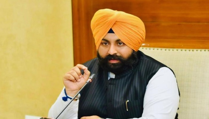 ਮਾਨ ਸਰਕਾਰ ਸ਼ੁਰੂ ਕਰੇਗੀ Student Absent Alert, ਬੱਚੇ ਦੇ ਸਕੂਲ ‘ਚੋਂ ਗ਼ੈਰਹਾਜ਼ਰ ਹੋਣ ‘ਤੇ ਮਾਪਿਆਂ ਨੂੰ ਜਾਵੇਗਾ SMS : ਮੰਤਰੀ ਬੈਂਸ