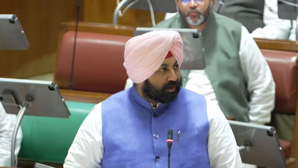 ਹਾਦਸੇ ‘ਚ ਜਾਨ ਗੁਆਣ ਵਾਲੇ ਅਧਿਆਪਕ ਨੂੰ ਮਿਲਣਗੇ 1 ਕਰੋੜ ਰੁਪਏ ! ਸਿੱਖਿਆ ਮੰਤਰੀ ਨੇ ਕਿਹਾ- “ਬੈਂਕਾਂ ਨਾਲ ਚੱਲ ਰਹੀ ਗੱਲਬਾਤ”