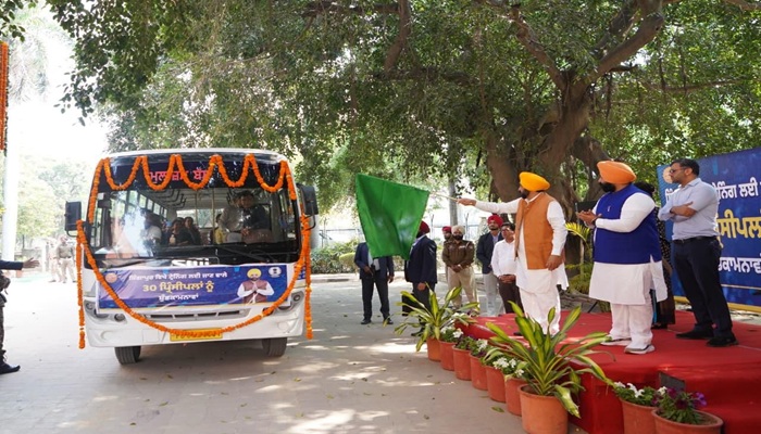 CM ਮਾਨ ਨੇ ਸਿੰਗਾਪੁਰ ਟ੍ਰੇਨਿੰਗ ਲਈ ਪ੍ਰਿੰਸੀਪਲਾਂ ਦੇ ਅੱਠਵੇਂ ਬੈਚ ਨੂੰ ਰਵਾਨਾ ਕੀਤਾ, ਵਿਸ਼ਵ ਪੱਧਰੀ ਸਿਖਲਾਈ ਲਈ ਹੁਣ ਤੱਕ 234 ਪ੍ਰਿੰਸੀਪਲ ਭੇਜੇ