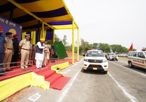 CM ਭਗਵੰਤ ਮਾਨ ਨੇ 508 ਐਮਰਜੈਂਸੀ ਰਿਸਪਾਂਸ ਵਾਹਨਾਂ ਨੂੰ ਦਿਖਾਈ ਹਰੀ ਝੰਡੀ, ਸਾਰੇ ਪੁਲਿਸ ਜ਼ਿਲ੍ਹਿਆਂ ‘ਚ ਹੋਵੇਗੀ ਤਾਇਨਾਤੀ