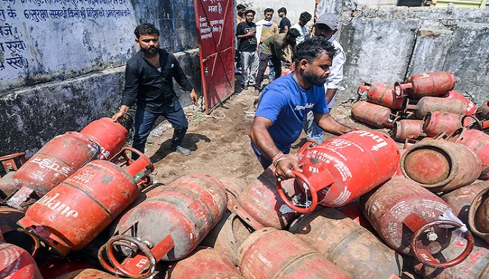 LPG-PNG ਸੰਬੰਧੀ ਨਵਾਂ ਨਿਯਮ: ਇਨ੍ਹਾਂ ਪਰਿਵਾਰਾਂ ਨੂੰ ਹੁਣ ਨਹੀਂ ਮਿਲਣਗੇ ਨਵੇਂ ਗੈਸ ਕੁਨੈਕਸ਼ਨ ਤੇ ਨਾ ਹੀ ਰੀਫਿਲ