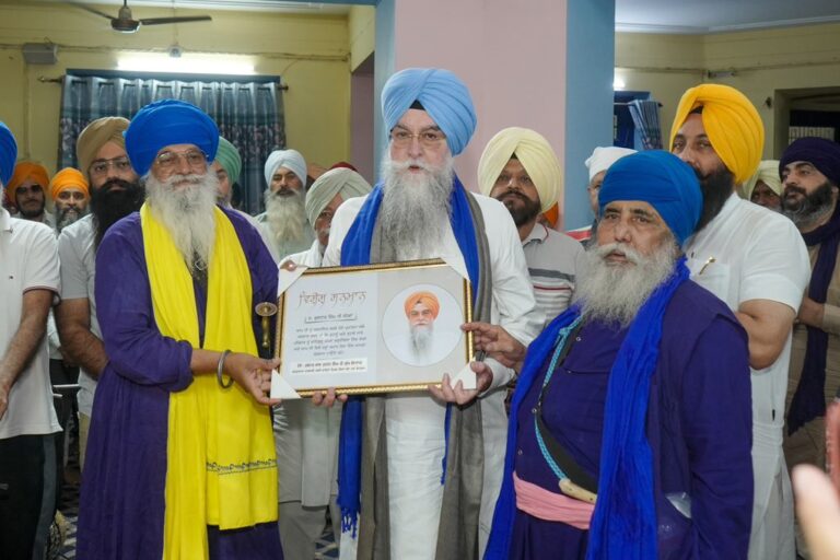 ਪੰਜਾਬ ‘ਚ ਬੇਅਦਬੀ ਵਿਰੋਧੀ ਕਾਨੂੰਨ ਲਾਗੂ ਕਰਨ ਲਈ ਸਪੀਕਰ ਕੁਲਤਾਰ ਸਿੰਘ ਸੰਧਵਾਂ ਦਾ ਵਿਸ਼ੇਸ਼ ਸਨਮਾਨ, ਸ਼ਖਸੀਅਤ ਦੀ ਹੋਈ ਸ਼ਲਾਘਾ