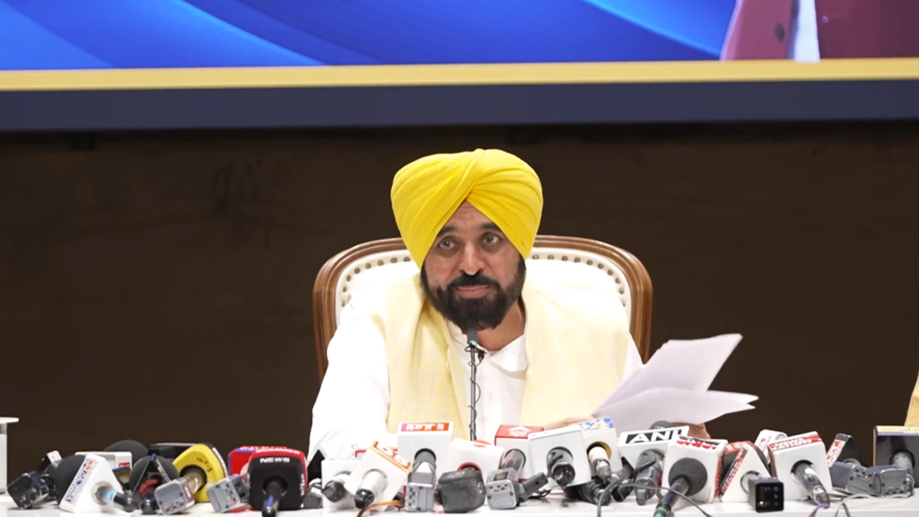 BJP ਦਫ਼ਤਰ ਬਾਹਰ ਧਮਾਕੇ ਮਾਮਲੇ ‘ਤੇ ਬੋਲੇ CM ਮਾਨ: ਜੇਕਰ ਪੰਜਾਬ ਪੁਲਿਸ ਮੁਲਜ਼ਮ ਨੂੰ ਗ੍ਰਿਫ਼ਤਾਰ ਕਰਦੀ ਹੈ ਤਾਂ ਦੋਸ਼ੀ ਭਗਵੰਤ ਮਾਨ ਨਹੀਂ