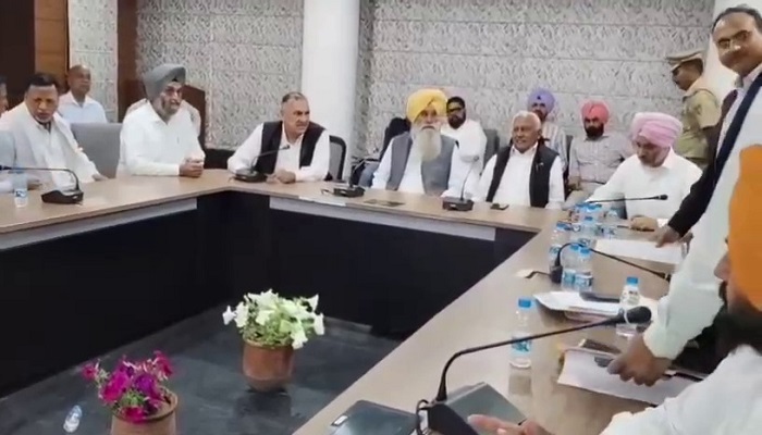 ਕੱਲ੍ਹ ਤੋਂ ਆਮ ਵਾਂਗ ਖੁੱਲ੍ਹਣਗੀਆਂ ਮੰਡੀਆਂ, ਆੜ੍ਹਤੀਆਂ ਨੇ ਪੰਜਾਬ ਸਰਕਾਰ ਨਾਲ ਮੀਟਿੰਗ ਮਗਰੋਂ ਹੜਤਾਲ ਕੀਤੀ ਮੁਲਤਵੀ