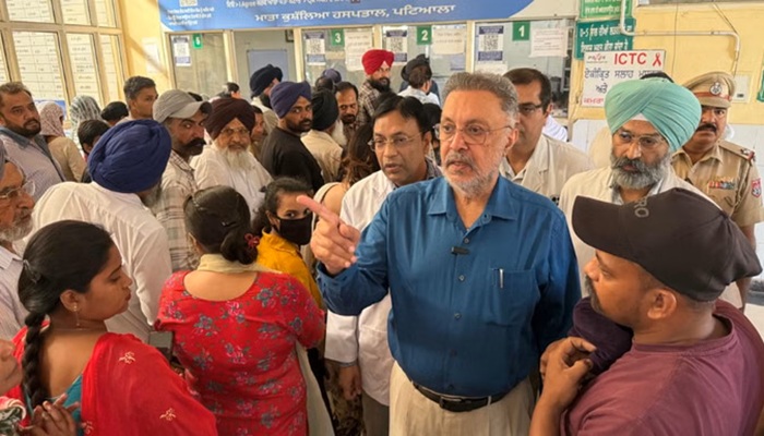 ਮਹਿਲਾ ਮਰੀਜ਼ ਨਾਲ ਬਦਸਲੂਕੀ, ਜੜਿਆ ਥੱਪੜ; ਸਿਹਤ ਮੰਤਰੀ ਡਾ. ਬਲਬੀਰ ਸਿੰਘ ਨੇ ਹਸਪਤਾਲ ਸਟਾਫ ਨੂੰ ਕੀਤਾ ਮੁਅੱਤਲ