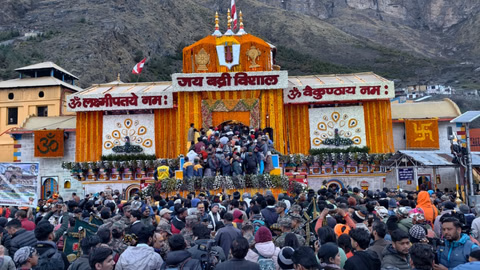 ਬਦਰੀਨਾਥ ਮੰਦਰ ਦੇ ਕਪਾਟ ਖੁੱਲ੍ਹੇ, ਮੁੱਖ ਮੰਤਰੀ ਧਾਮੀ ਨੇ ਕੀਤੀ ਪੂਜਾ; ਹਜ਼ਾਰਾਂ ਸ਼ਰਧਾਲੂਆਂ ਪਵਿੱਤਰ ਪਲ ਦੇ ਬਣੇ ਗਵਾਹ