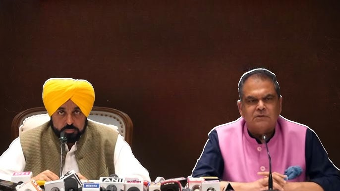 ਕੈਬਨਿਟ ਮੰਤਰੀ ਸੰਜੀਵ ਅਰੋੜਾ ਦੇ ਟਿਕਾਣਿਆਂ ‘ਤੇ ED ਦਾ ਛਾਪਾ, CM ਮਾਨ ਬੋਲੇ, “AAP ਕਿਸੇ ਤੋਂ ਨਹੀਂ ਡਰਦੀ”