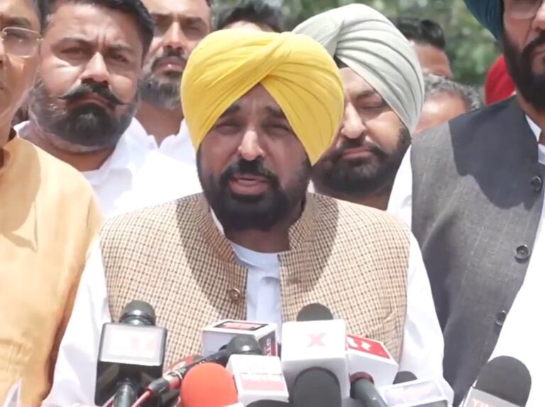 “ਆਕੜ ਕੀਤੀ ਤਾਂ 5 ਗੁਣਾ ਵੱਧ ਤਾਕਤ ਨਾਲ ਜਵਾਬ ਦਵਾਂਗੇ..” CM ਮਾਨ ਨੇ ਰਾਸ਼ਟਰਪਤੀ ਨਾਲ ਮੁਲਾਕਾਤ ਮਗਰੋਂ ਬਾਗੀ ਸਾਂਸਦਾਂ ‘ਤੇ ਕੱਸਿਆ ਤੰਜ