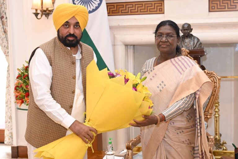 ਰਾਸ਼ਟਰਪਤੀ ਭਵਨ ਪਹੁੰਚੇ CM ਭਗਵੰਤ ਮਾਨ, ਰਾਸ਼ਟਰਪਤੀ ਦ੍ਰੋਪਦੀ ਮੁਰਮੂ ਨਾਲ ਕੀਤੀ ਮੁਲਾਕਾਤ