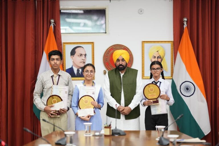 CM ਭਗਵੰਤ ਮਾਨ ਨੇ PSEB ਦੇ 10ਵੀਂ ਜਮਾਤ ਦੇ ਨਤੀਜਿਆਂ ‘ਚ Top ਕਰਨ ਵਾਲੇ ਬੱਚਿਆਂ ਨਾਲ ਕੀਤੀ ਮੁਲਾਕਾਤ