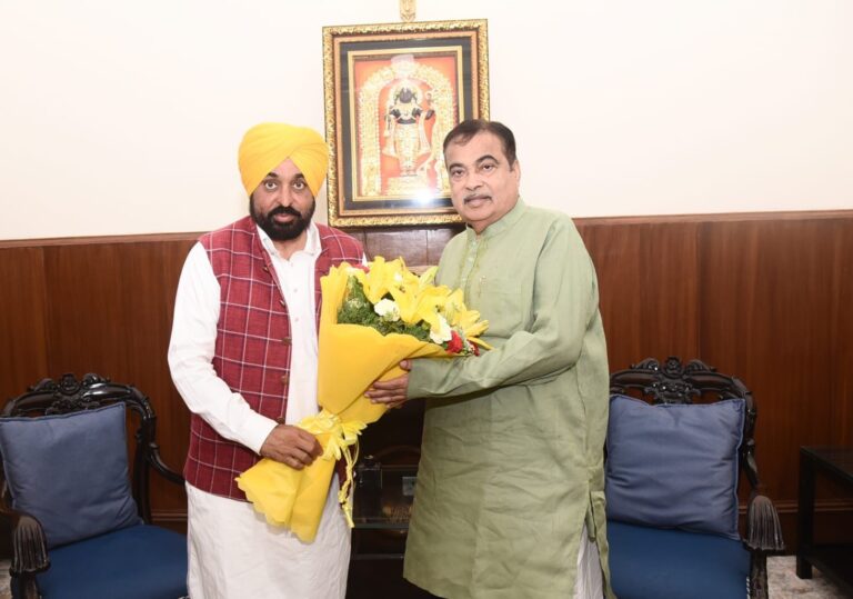 CM ਮਾਨ ਨੇ ਕੇਂਦਰੀ ਮੰਤਰੀ ਨਿਤਿਨ ਗਡਕਰੀ ਨਾਲ ਕੀਤੀ ਮੁਲਾਕਾਤ, NHAI ਦੇ ਪ੍ਰਾਜੈਕਟਾਂ ‘ਤੇ ਹੋਈ ਚਰਚਾ