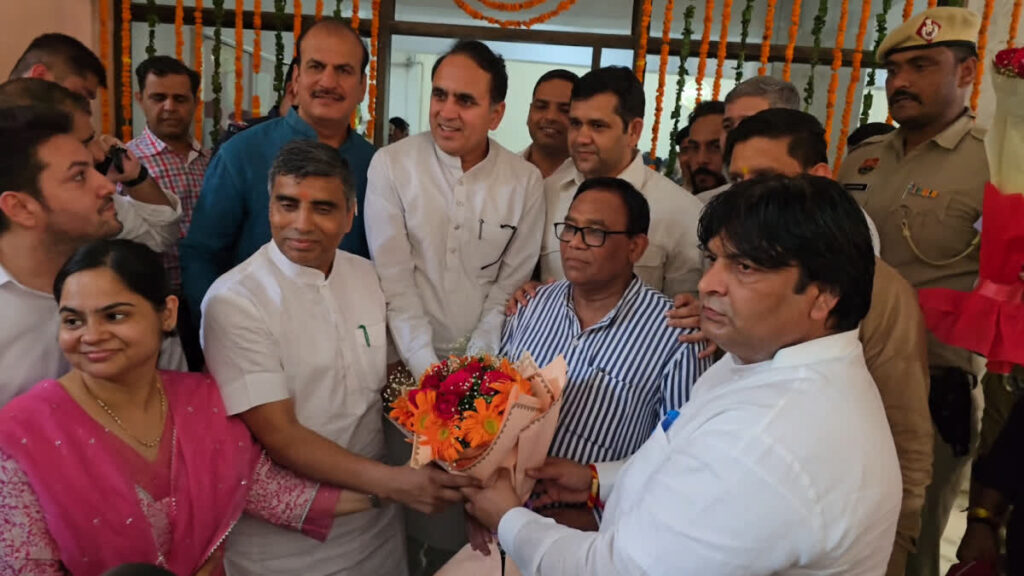 1200-675-27633771-thumbnail-16x9-dharmbir-bhangrola-was-elected-senior-deputy-mayor-and-anoop-singh-was-elected-deputy-mayor-in-gurugram